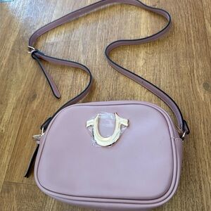 NEW True Religion Crossbody Bag PURSE CARRYON LUGGAGE WALLET CASE HORSESHOE STUD